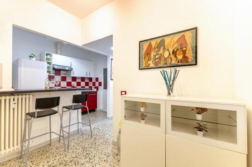 Hostly - Sant'Orsola Suite Apartment - Tap to explore photos
