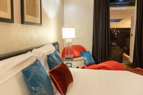 Cloe - Hidden Suite Room Type - One-Bedroom Apartment