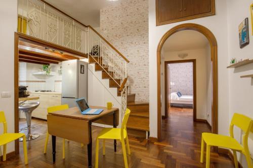 B5 Apartment Vatican - Tap to explore photos