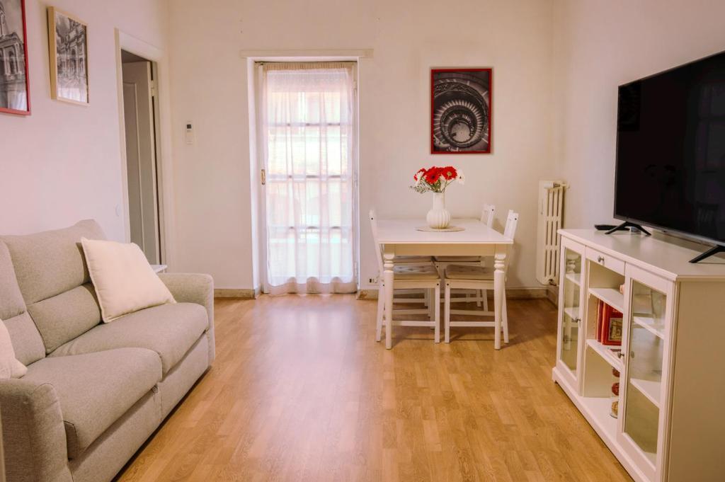 1512 Apartment - Tap to explore photos