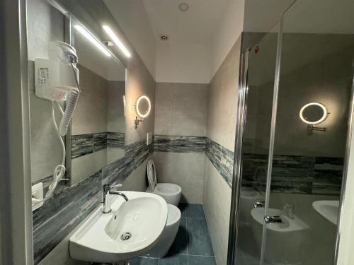 Costantino Rooms - Tap to explore photos