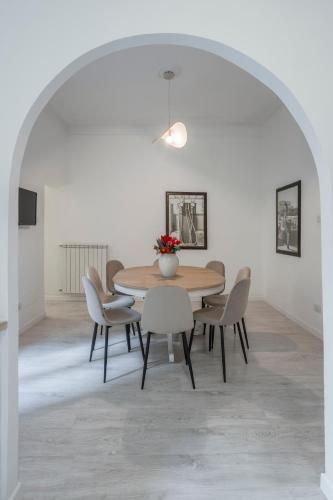 Gilda Apartment New elegant apartment in Termini - Tap to explore photos