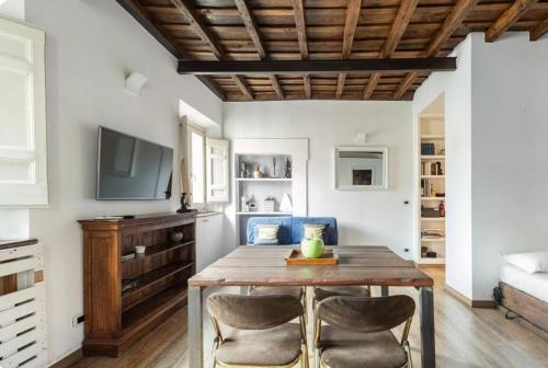 Colosseo Luxury Suite - Tap to explore photos