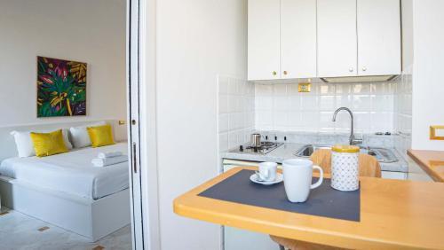 EasyTopStay - Colonna Guest House - Tap to explore photos