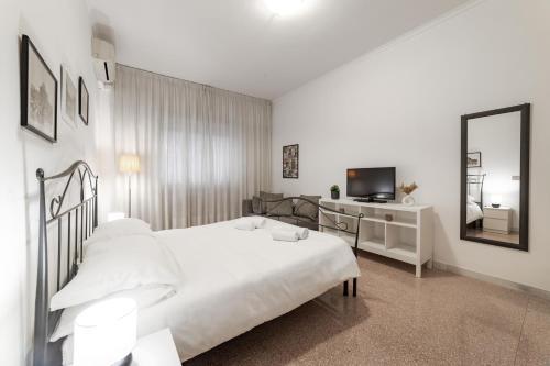 EV Vatican Apartment - Tap to explore photos