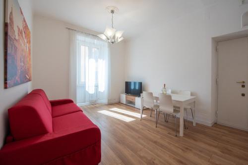 Benny Gold - Elegant apartment right next to the METRO - Tap to explore photos