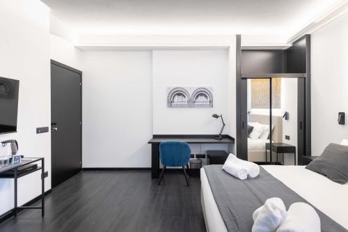 Roma Centro CDR Luxury Suites - Tap to explore photos