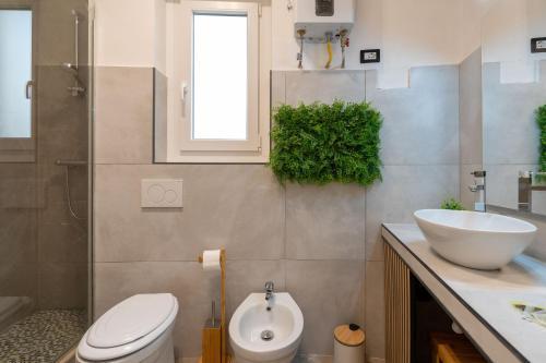 Central Modern Apartment - Colosseo 10 min - Tap to explore photos