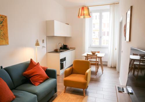 Bright Vatican Apartment - Tap to explore photos