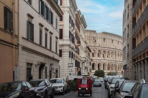 Colosseo & San Clemente Apartment - Tap to explore photos