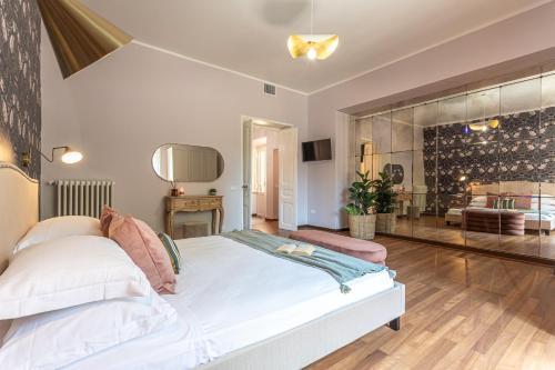 Gabrielle - Charming Apartment in Trastevere Room Type - Three-Bedroom Apartment