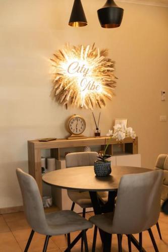 City Vibe Red Rose Room Type - Superior One-Bedroom Apartment with Balcony