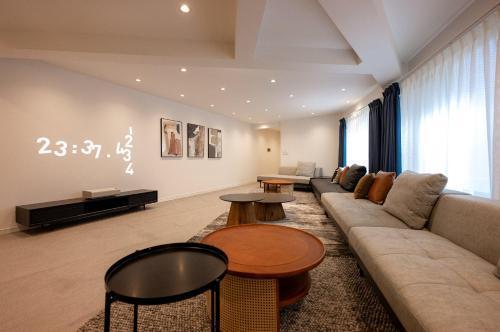 Bonheur Akasaka - 一部客室家具リニューアル Room Type - 3 Bedroom (Urban Industrial) - Refurbished Aug 2026 with Premium Furnishings