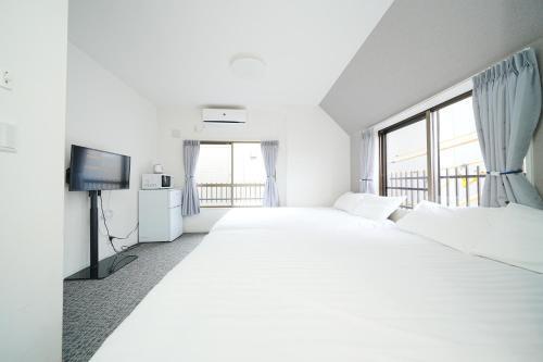 Minami Koiwa - Stay in a Traditional Tokyo Shopping Street with Quick Trip to Shinjuku & Akihabara - Tap to explore photos