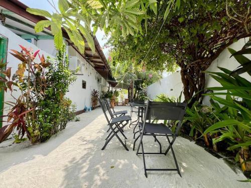 Bougan Villea Retreat - Tap to explore photos
