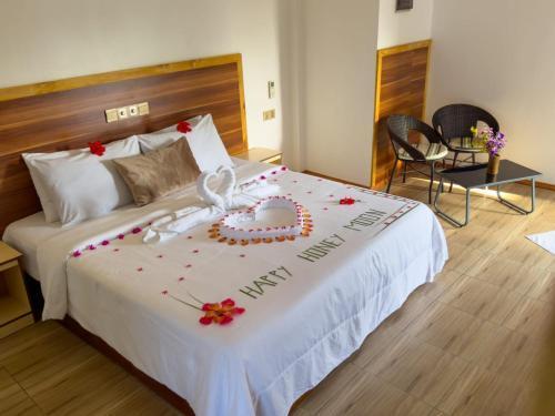 Hanifaru Beach Inn - Tap to explore photos