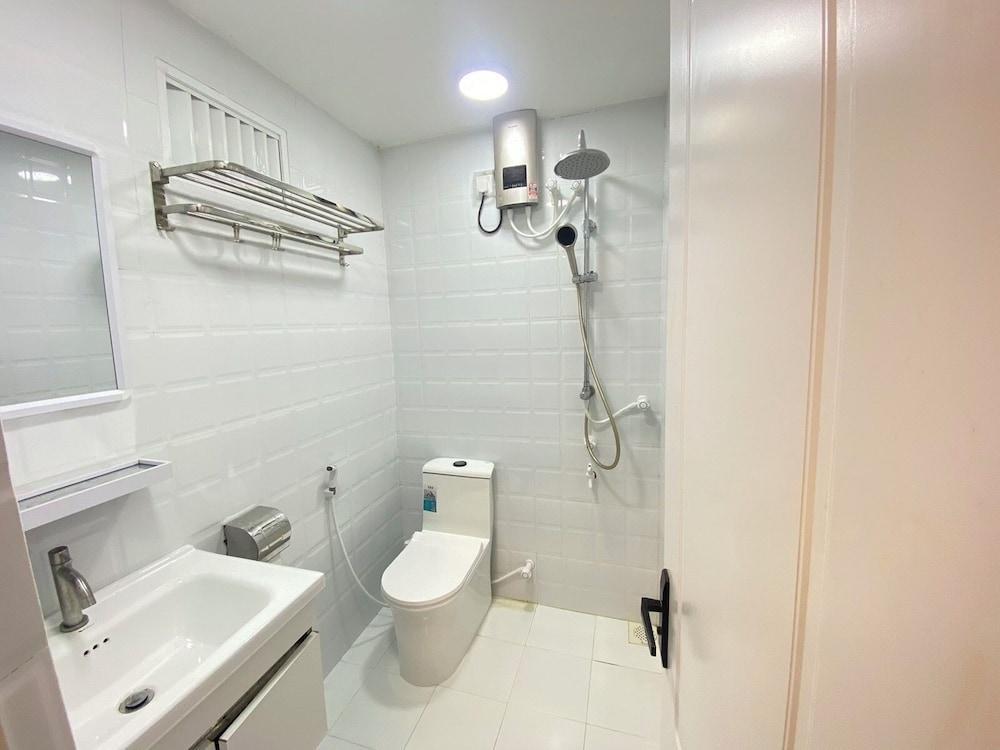 Ever Blue Guest House Room Type - Deluxe Triple Room