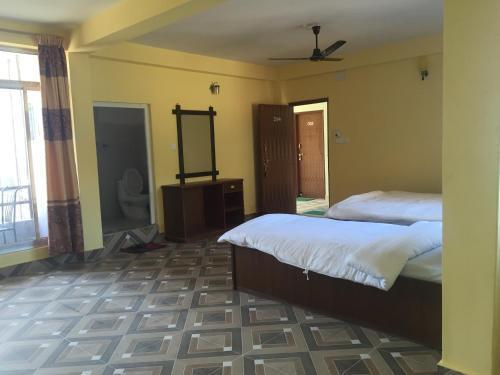 Hello Inn Guest House & Apartment - Tap to explore photos
