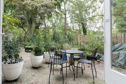B&B Amsterdam West - Tap to explore photos