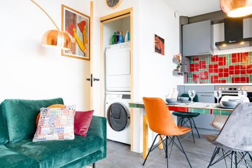Huis met de krul - Tap to explore photos