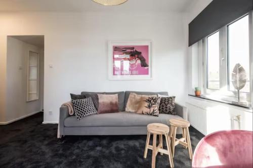 Cozy 2-bedroom apartment - Tap to explore photos