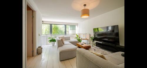 Quiet Garden Room Amsterdam West - by Peter Room Type - Double Room with Garden View Quiet Garden Room Amsterdam West - by Peter Room Type - Double Room with Garden View