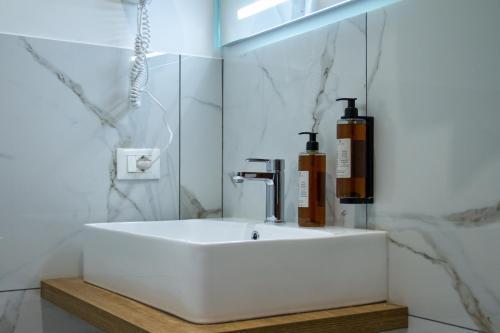 Michelangelo Vatican Guest House Room Type - Deluxe Double or Twin Room with Balcony