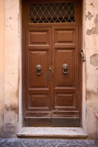 Maison Luxury Pantheon - Tap to explore photos