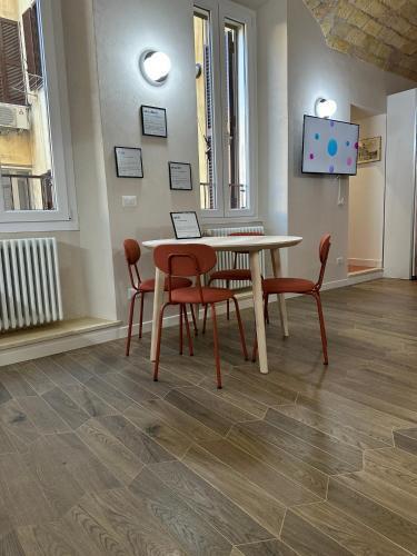 Santamaura Vatican Apartment - Tap to explore photos