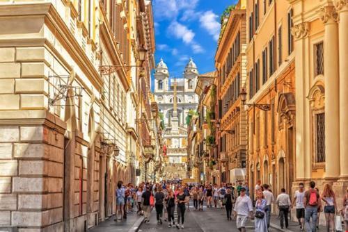 Piazza di Spagna - Spanish Steps Suite - Tap to explore photos