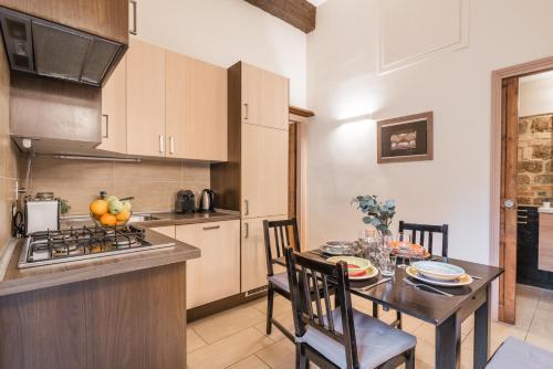 The Best Rent - Two-Bedroom apartment near Fori Imperiali - Tap to explore photos