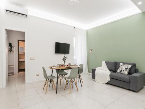 The Best Rent - Bright flat near San Pietro - Tap to explore photos