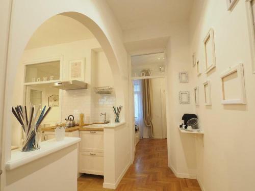 VATICAN CITY 76 Apartment - Tap to explore photos