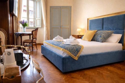 Veronica Suite, Terrace exclusive Historic Centre Piazza Venezia - Tap to explore photos