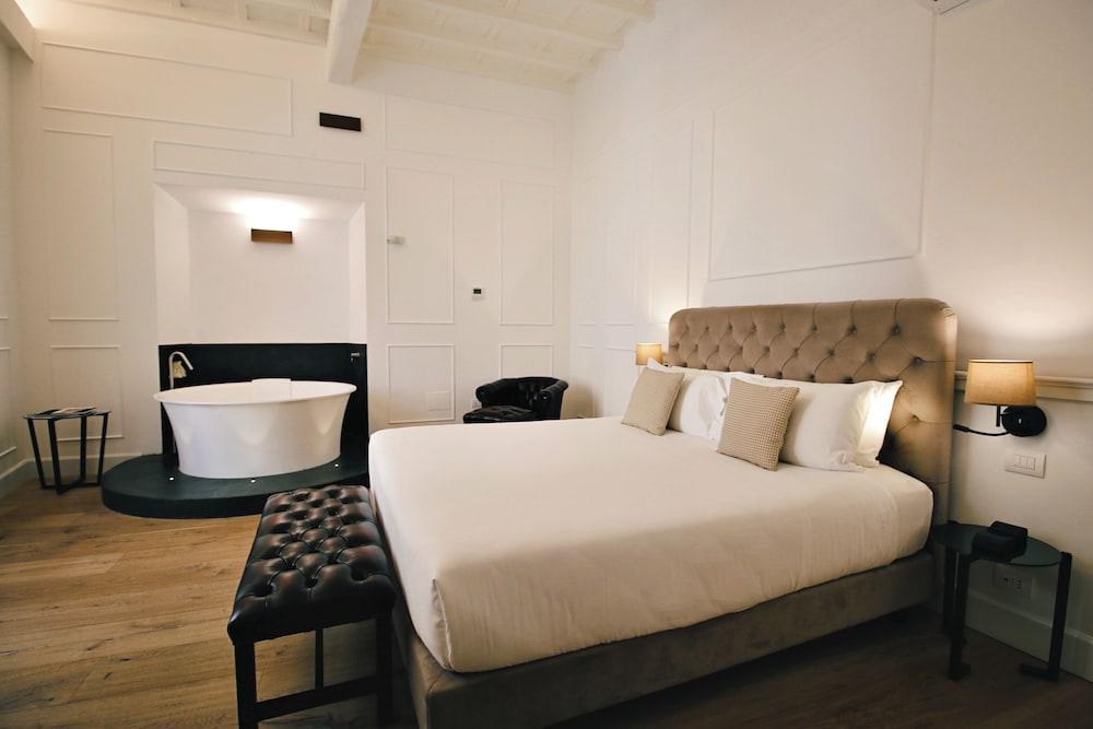 Palazzo Goldoni Condotti Collection Room Type - King Suite Deluxe Palazzo Goldoni Condotti Collection Room Type - King Suite Deluxe