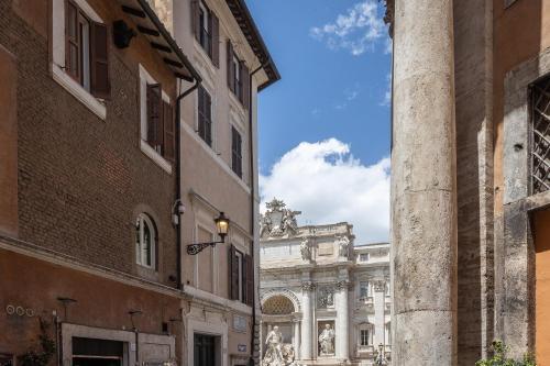 Luxury Suite Trevi - Tap to explore photos