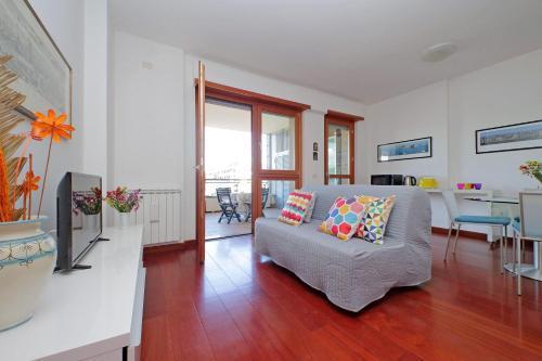 YCH-Modern flat with terrace near Eataly - Tap to explore photos