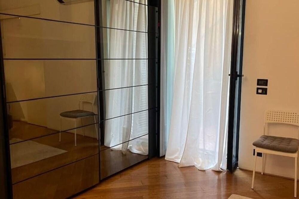 Vatican Luxury Apt with Garden - Tap to explore photos
