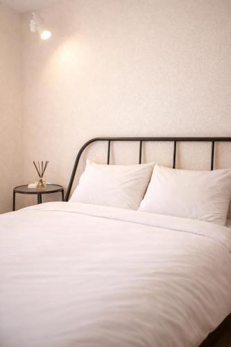 101 Shinjuku Modern Apartment Triple Station Access Free Wi-Fi - Tap to explore photos