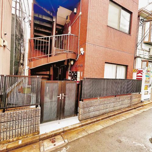 Lucky House新宿31 - Tap to explore photos