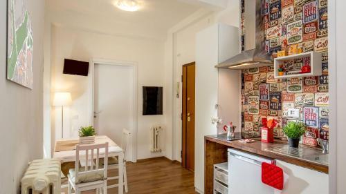 Sweet home Piramide ROOMS - Tap to explore photos