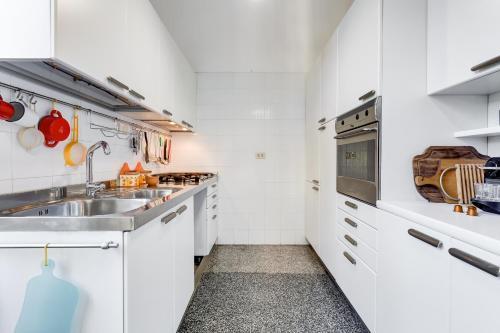 Tibullo - Classic & Elegant Rome center apartment - Tap to explore photos