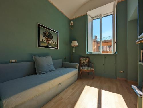 Spanish Steps Enchanting Apartment - Tap to explore photos