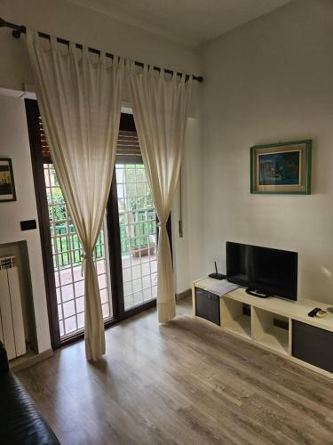 ROME HOLIDAY QUIET AND CONFORTABLE APARTMENT - Tap to explore photos