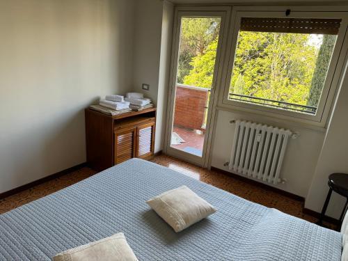 Rome elegant apartment - Tap to explore photos