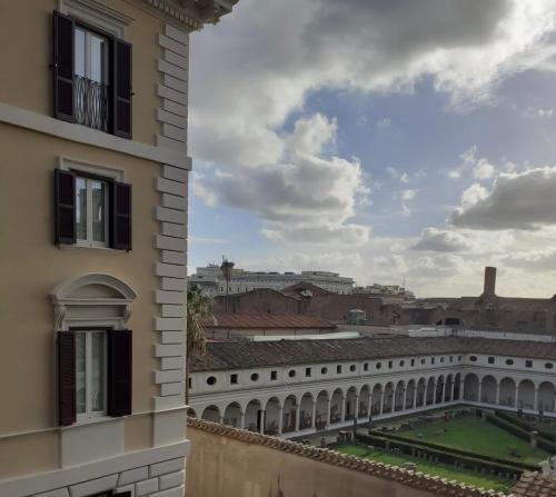 TRIPLE big room AMAZING VIEW, for two o three person, in CENTER of ROME - Tap to explore photos