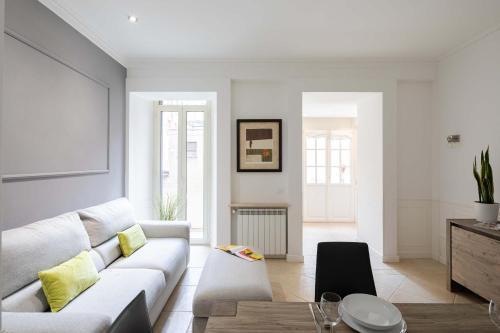 Via Vespasiano Private Apartment - Tap to explore photos