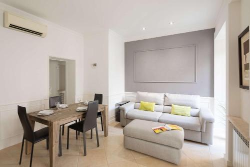 Vespasiano 56 Holiday Apartment - Tap to explore photos