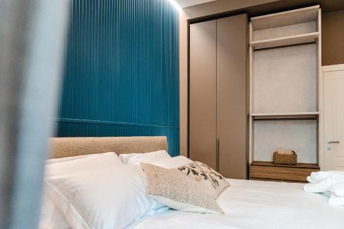 La Dolce Vita Luxury Apartment - Tap to explore photos