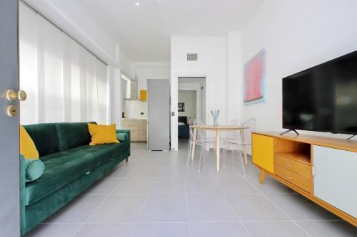 Piramide Charming Apartment - Tap to explore photos